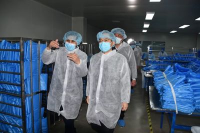 李中實地調研巢湖半湯抗疫醫(yī)護人員療養(yǎng)基地項目建設和疫情防護用品生產工作