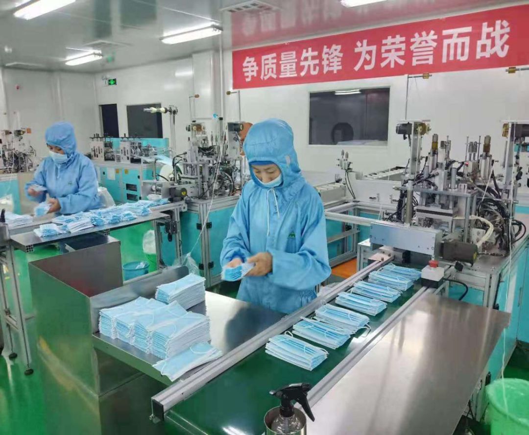 為宜昌正能量點(diǎn)贊 日產(chǎn)口罩13萬只，醫(yī)護(hù)馳援一線，共筑抗疫物資長城